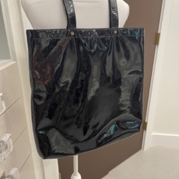 Tory Burch Perforated Logo Shopper Tote Patent Leather Black - Picture 4 of 8